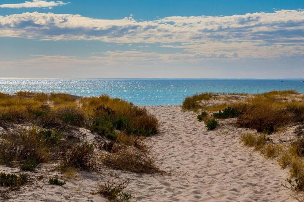 Beachfront Guesthouse Adelaide - Stunning Views Largs Exterior photo