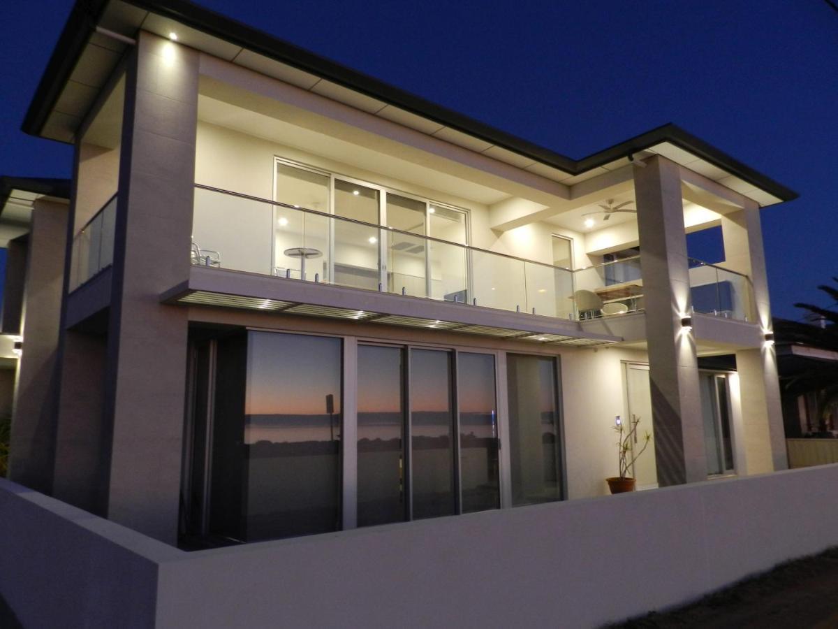 Beachfront Guesthouse Adelaide - Stunning Views Largs Exterior photo