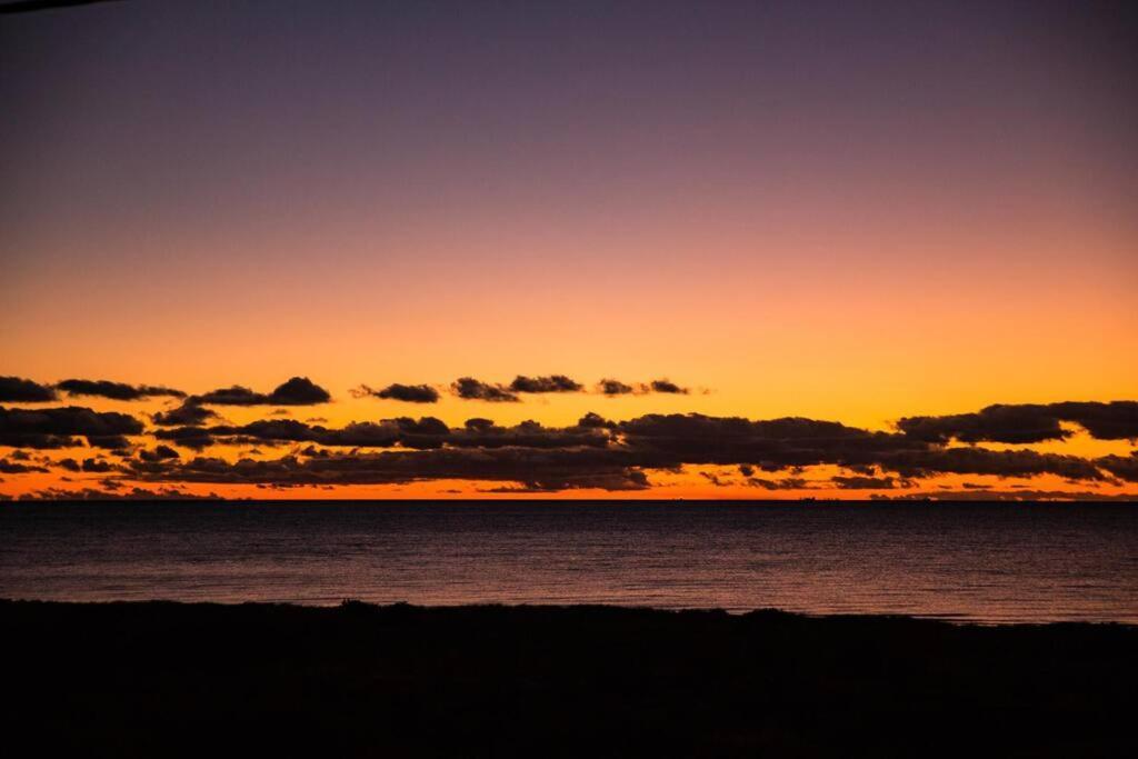 Beachfront Guesthouse Adelaide - Stunning Views Largs Exterior photo