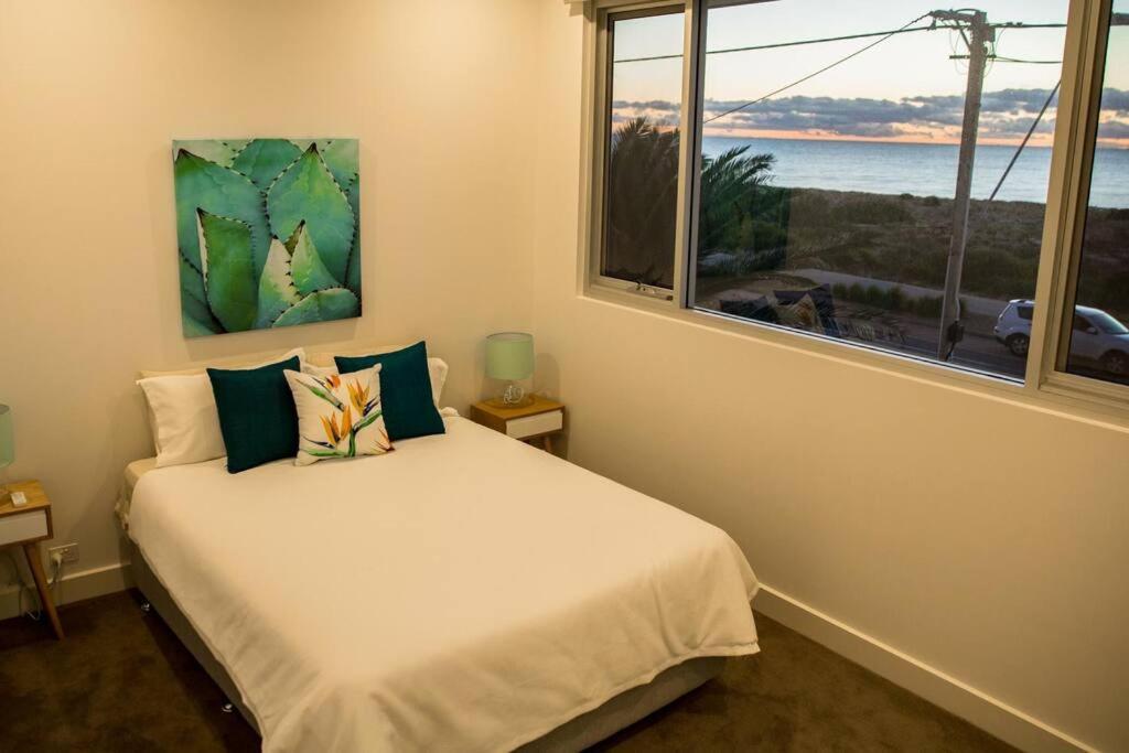 Beachfront Guesthouse Adelaide - Stunning Views Largs Exterior photo